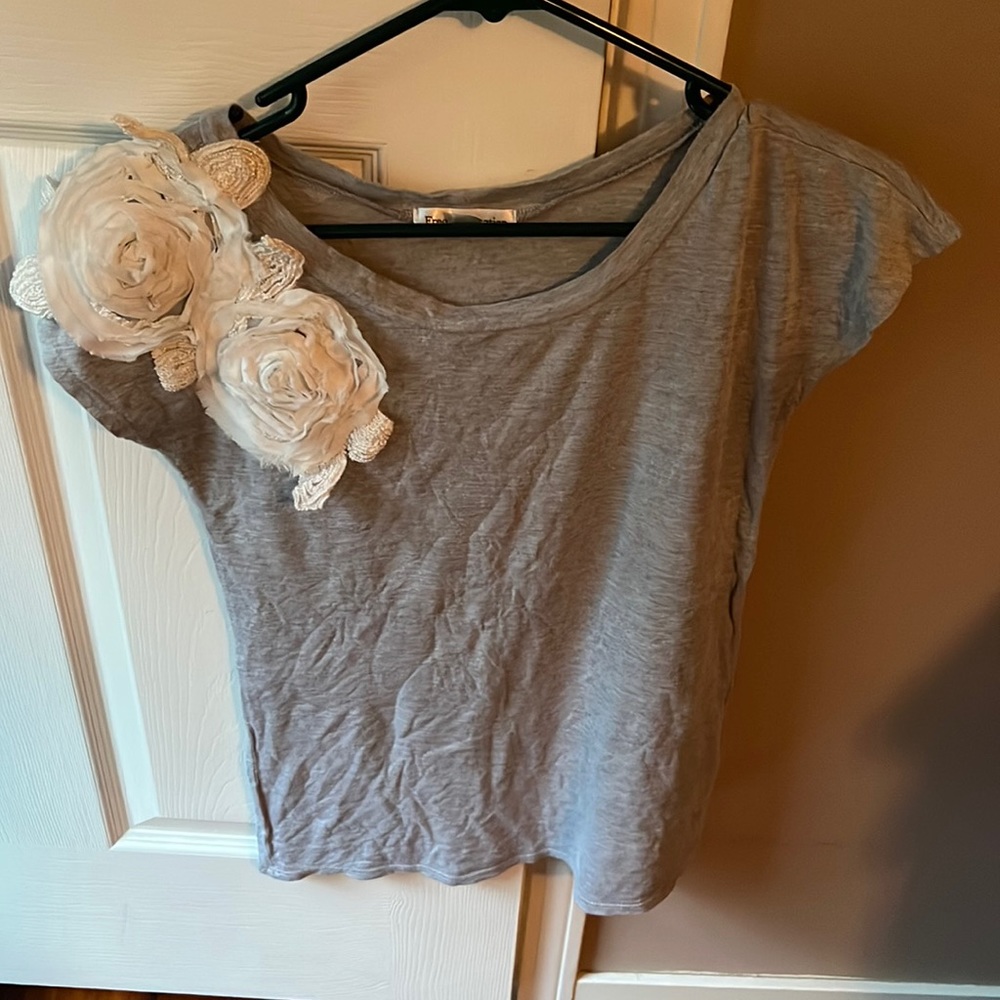 Gray t shirt size medium